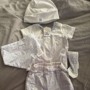 Givenchy Baby’s 4 piece set Size 1 month